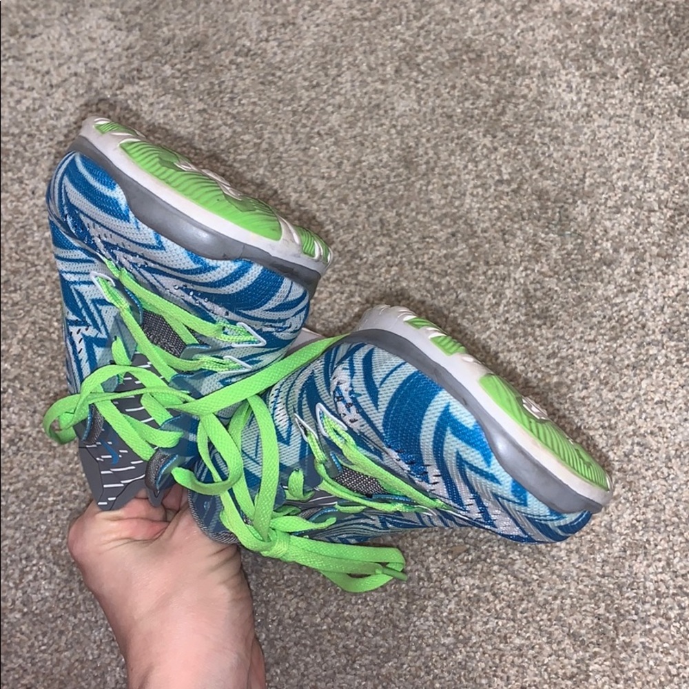 Woman’s 7.5 NIKE shoes - Picture 6 of 7